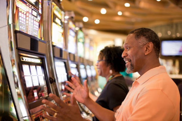 detik number game result screen showing winning number, payout calculation, and player chat